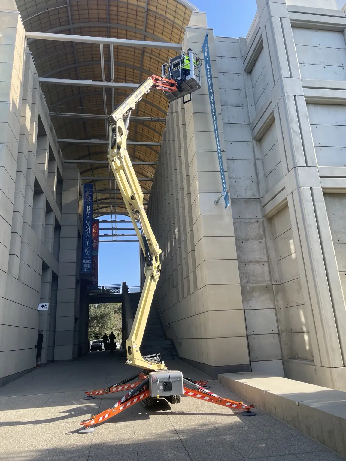 Compact spider lift working in a tight-access area